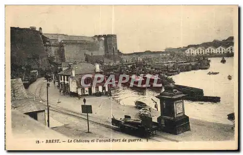 Ansichtskarte AK Brest Le Chateau et L avant Port de guerre Bateaux