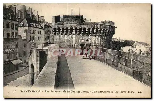 Ansichtskarte AK Saint Malo Les Remparts de la Grende Porte The Remparts of the large door