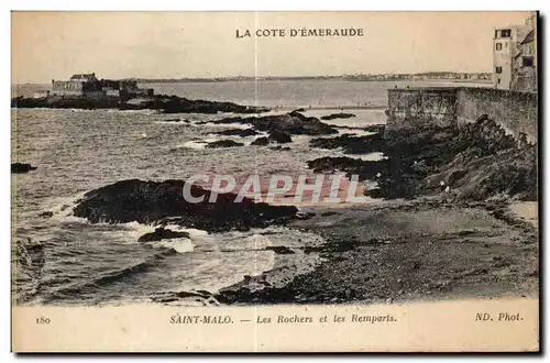 Cartes postales Saint Malo Les Rochers et les Remparts