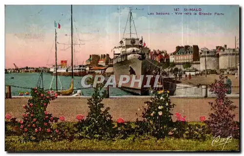 Ansichtskarte AK St Malo Les bassins Vue vers la Grand Porte Bateau