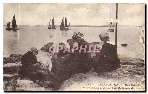 Cartes postales Concarneau Sardinieres attendant l arrivee des Bateaux de peche