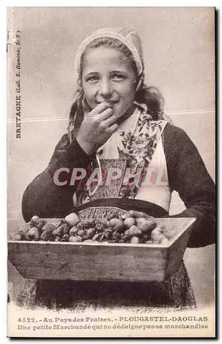 Ansichtskarte AK Au Pays des Fraises Plougastel Daoulas Une petite Marchande qui ne dedaigne pas sa Marchandise