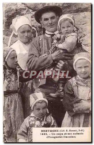 Cartes postales Bretagne Un papa et ses enfants Folklore Costume