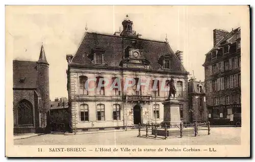 Ansichtskarte AK Saint Brieuc LO Hotel De Ville et la Statue de Poulain Corbian