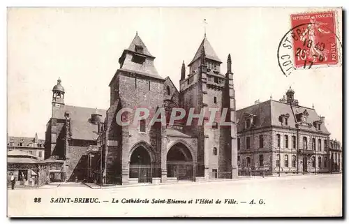 Ansichtskarte AK Saint Brieuc La Cathedrale Saint Etienne et L Hotel de Ville