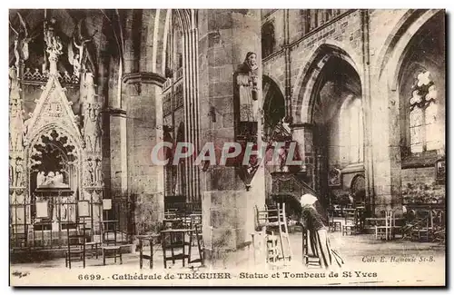 Ansichtskarte AK Cathedrale de Treguier Statue et Tombeau de St Yves