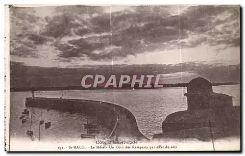 Ansichtskarte AK Cote d Emeraude St Malo Le Mole Un coin des Remparts par effet du soir