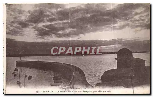 Cartes postales Cote d Emeraude St Malo Le Mole Un coin des Remparts par effet du soir