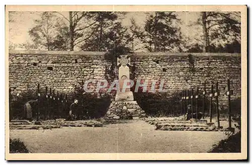 Cartes postales Monastere de Sainte Marie de la Pierre Qui Vire (Yonne) Cimetiere et Croix en Granit Sculplee pa