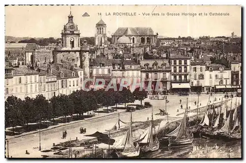 Ansichtskarte AK La Rochelle Vue Vers La Grosse Horloge et la Cathedrale Bateaux