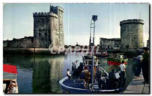 Ansichtskarte AK La Rochelle Le Port L arrivee des Sardiniers Bateau