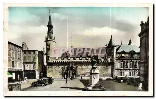 Cartes postales La Rochelle Hotel de Ville et Statue de Guiton