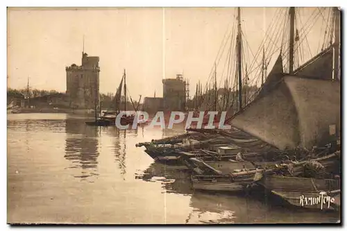 Cartes postales La Rochelle Sortic du Port de The way out of the Harbour of Bateaux