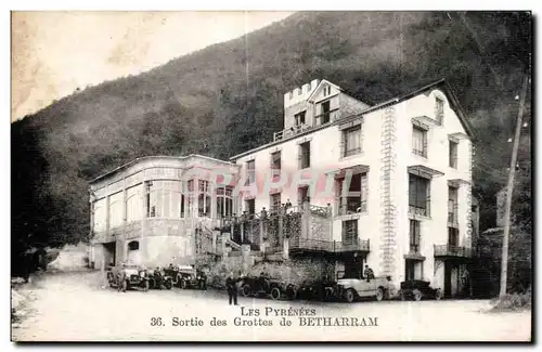 Cartes postales Les Pyrenees Sortie des Grottes de Betharram