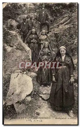 Ansichtskarte AK Scenes Et Types Des Pyrenees Folklore Costume Montagnards se rendant a l eglise
