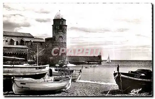 Ansichtskarte AK Pyrenees Orientales Collioure Joyau de la Cote Vermeille L Eglise et les barques de peche