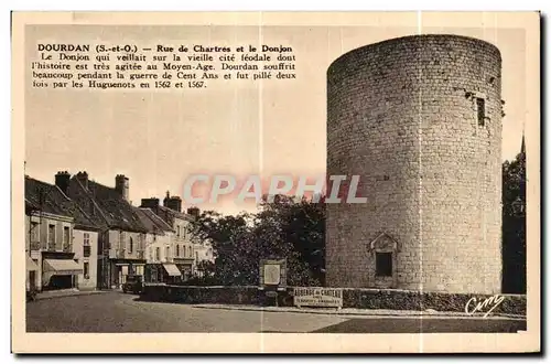 Cartes postales Dourdan Rue de Chartres et le Donjon Le Donjon qui veillait sur la vieille cite feodale dout