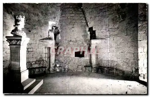 Cartes postales Dourdan Rez de chaussee du Donjon Cheminee Stele Saint Louis