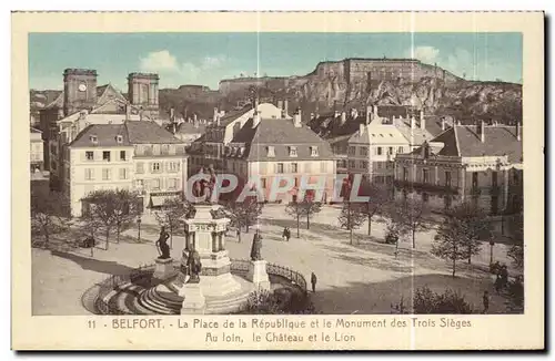 Cartes postales Belfort La Place de la Republique et le Monument des Trois Steges Au Loin le Chateau et le Lion