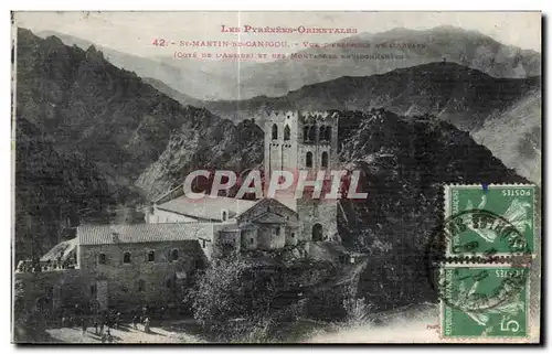 Ansichtskarte AK Les Pyrenees Orientales St Martin du Canigou Vue d ensemble de l abbaye et des montagnes environ