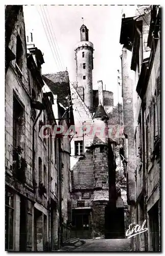 Ansichtskarte AK Chinon Chateau de La Tour de L Horloge Vue de la Rue du Grand Carroi