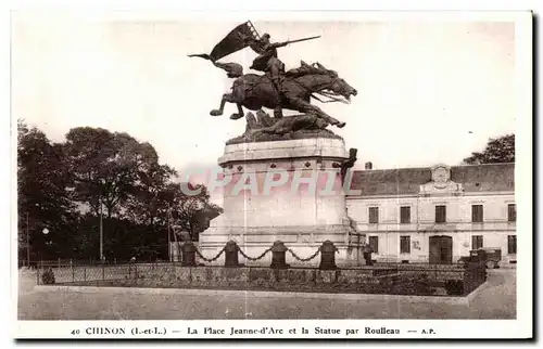 Ansichtskarte AK Chinon La Place Jeanne D Arc et la Statue par Roulleau