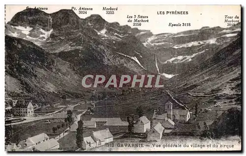 Cartes postales Gavarnie Vue generale du Village et du Cirque