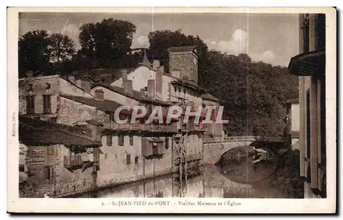 Ansichtskarte AK St Jean Pied de Port Vielles Maisons et l Eglise