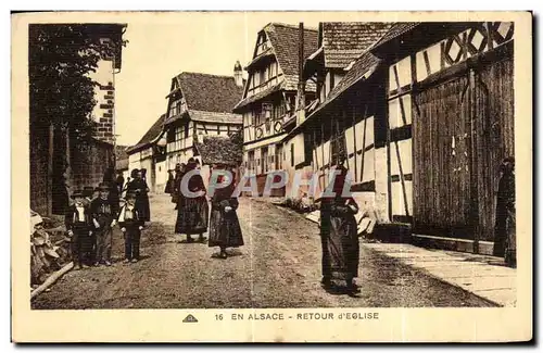 Cartes postales En Alsace Retour d Eglise Folklore Costume