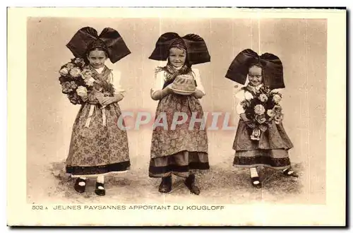 Cartes postales Jeunes Paysannes Apportant Du Kougloff Folklore Costume