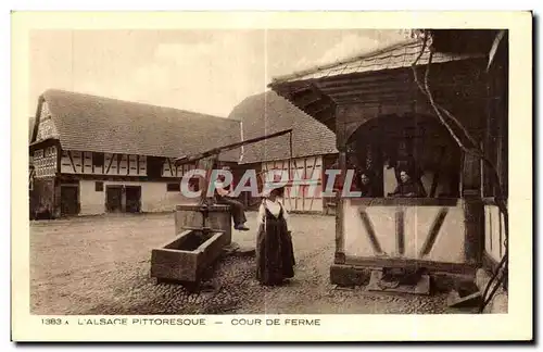 Cartes postales L Alsace Pittoresque Cour De Ferme Folklore Costume