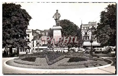 Ansichtskarte AK Le Mans Place de la Republique Statue du General Chanzy (Bas reliefs de Croyzy statue de Crank)