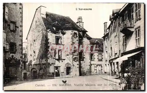 Cartes postales L Auvergne Cantal Salers Vieille Maison sur la Place