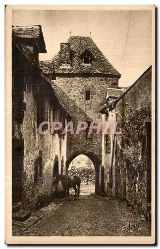 Cartes postales Salers (Cantal) Porte de la Martille Cheval Horse