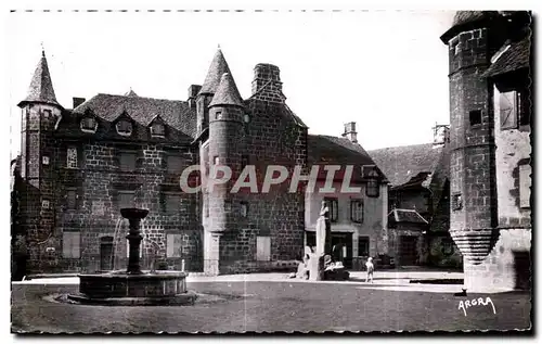 Ansichtskarte AK Salers (Cantal) La Grande Place La maison du Notaire