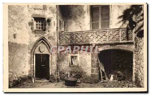 Ansichtskarte AK La Tolede Auvergnate Salers (Cantal) Cour d Honneur de la Maison de Bargues