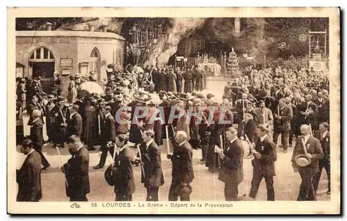 Ansichtskarte AK Lourdes La Grotte Depart de la Procession