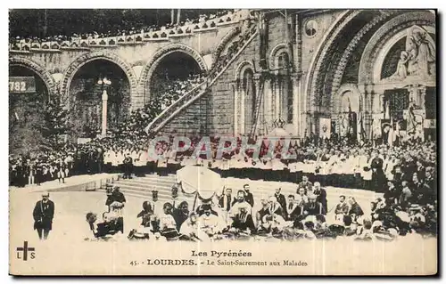 Cartes postales Les Pyrenees Lourdes Le Saint Sacrement aux Malades