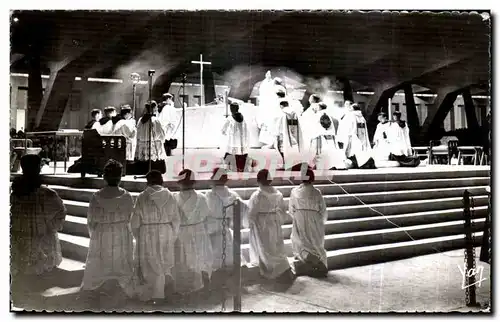 Cartes postales moderne Lourdes Basilique Celebration de la Ste Messe