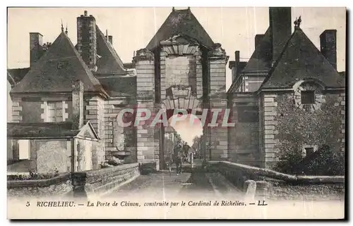 Cartes postales Richelieu La Porte de Chinon construite par le cardinal de richelieu