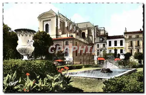 Cartes postales Montauban Adside de la cathedrale et Jardin