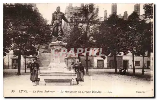 Ansichtskarte AK Lyon La Place Sathonay Le Monument du Sergent Biandan