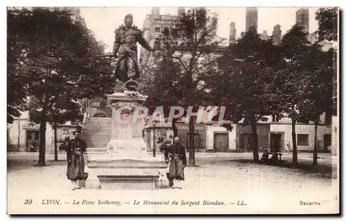 Cartes postales Lyon La Place Sathonay Le Monument du Sergent Biandan