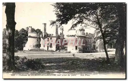 Cartes postales Chateau de Kergournadea Ch oue prise du parc