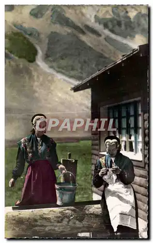 Cartes postales Costumes Savoyards Les Serveuses du Chalet Savoyard au col des Aravis Folklore Costume