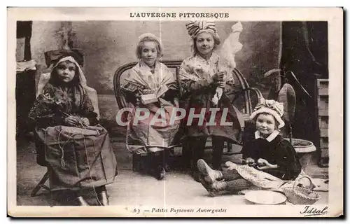 Cartes postales Petites Paysannes Auvergnates Folklore Costume