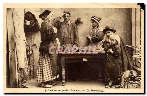 Cartes postales Les Auvergnats chez eux Le Benedicite Folklore Costume