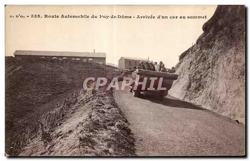 Cartes postales Route Aytomobile du Puy de Dome Arrivee d un car au sommet