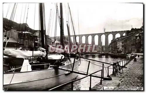 Ansichtskarte AK Morlaix Les quais et le Viaduc