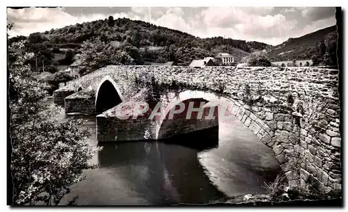 Cartes postales Vallee Pittoresque de la Sioule Le Pont Romain de Menat